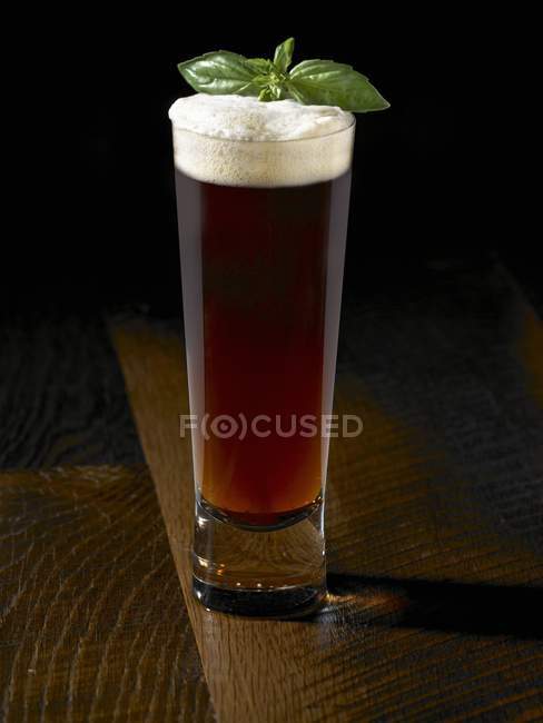 Tall Glass of Amber Beer — Stock Photo