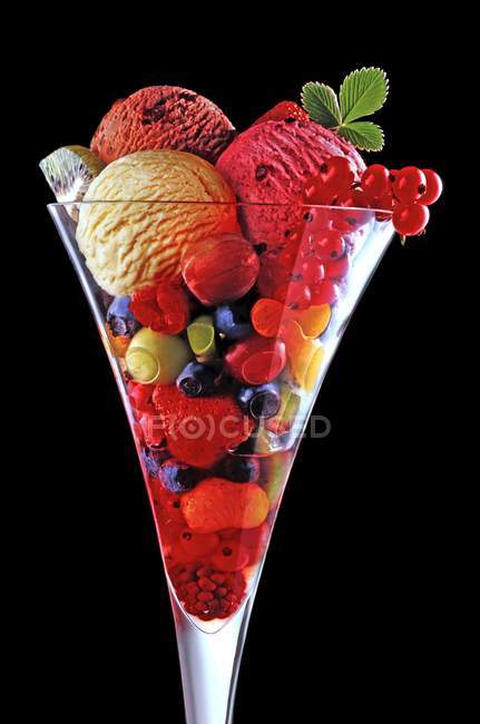 Ice cream sundae with summer fruits — Stock Photo