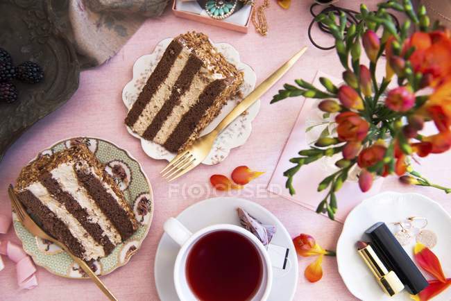 Fatias de bolo de creme de chocolate — Fotografia de Stock
