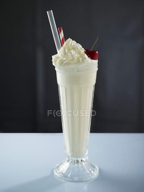 Milkshake garni de crème — Photo de stock