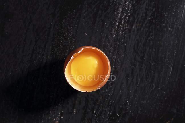 Fresh Cracked Egg — Stock Photo