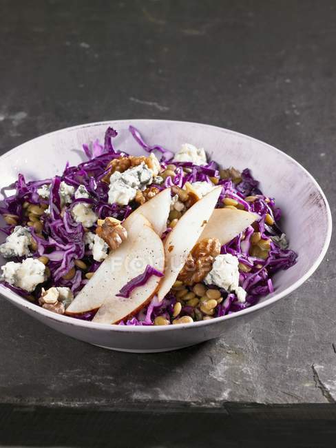 Salada de repolho e lentilha — Fotografia de Stock