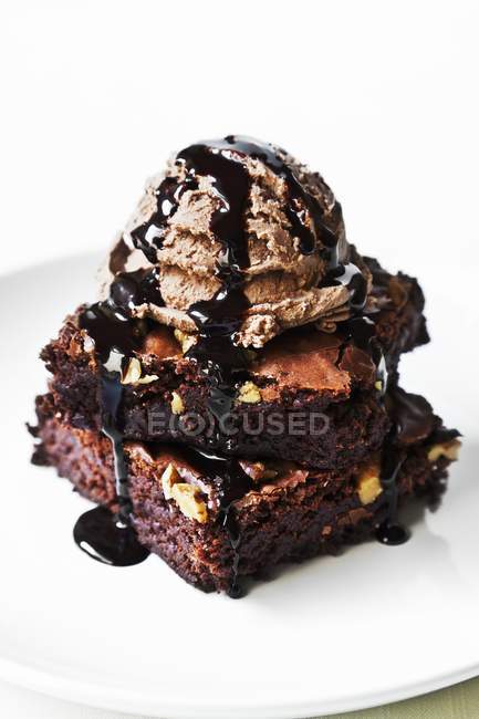 Chocolate brownie ice cream sundae — Stock Photo