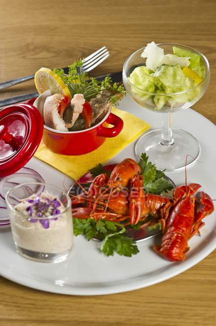 Smoked salmon mousse and grilled crayfish — Stock Photo