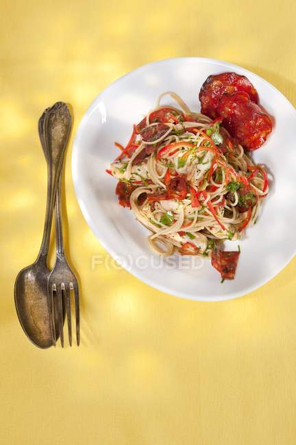 Chorizo chicken with noodles — Stock Photo