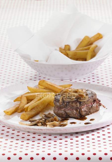 Bifteck de betterave aux chips — Photo de stock