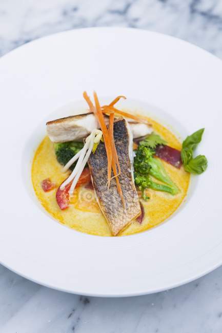 Sea bass fillet in curry sauce — Stock Photo