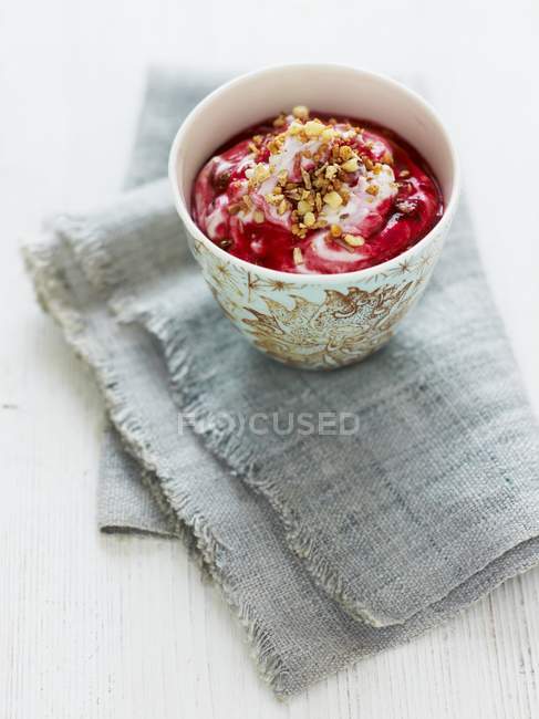 Yogurt with raspberry coulis — Stock Photo