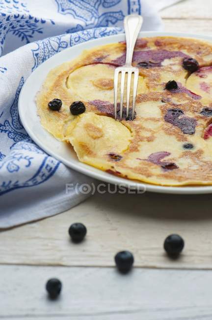 Apple and blueberry pancakes — Stock Photo
