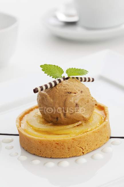 Crostata al limone con gelato al moka — Foto stock
