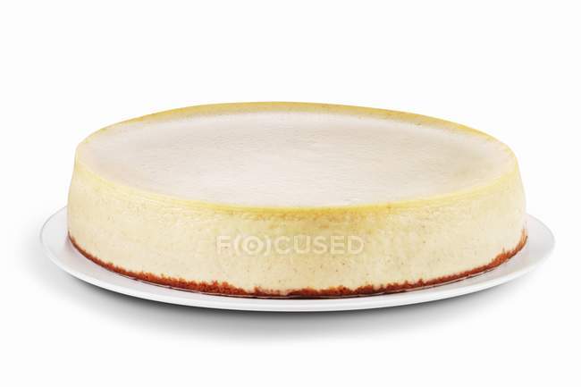 Whole Cheesecake on plate — Stock Photo