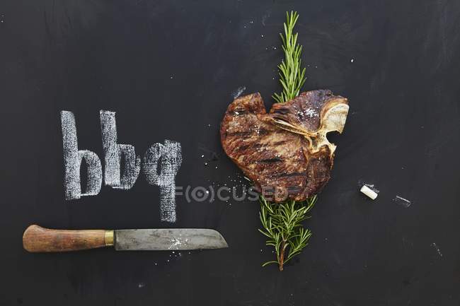Bife grelhado em T-bone — Fotografia de Stock