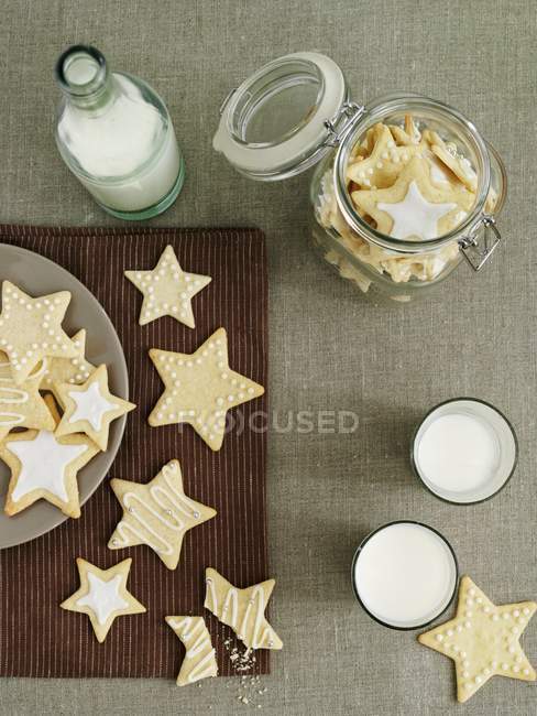 Closeup top view of lemon biscuits with icing sugar — Stock Photo