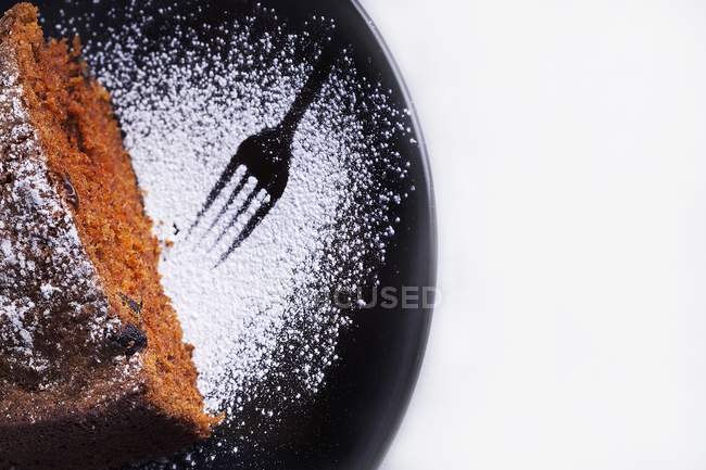 Scheibe Schokoladenkuchen auf Teller — Stockfoto
