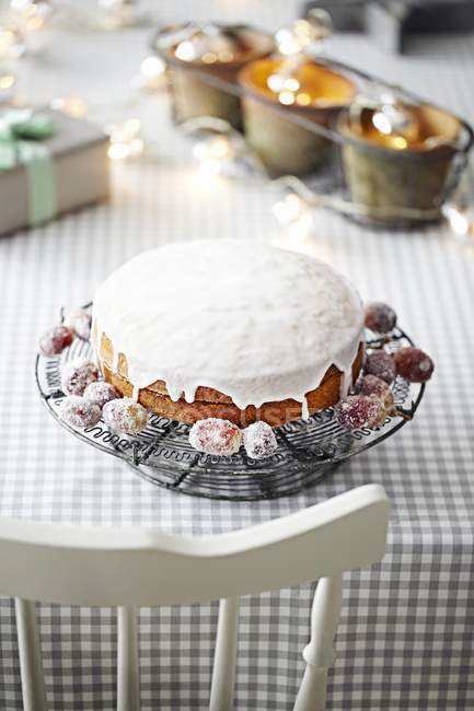 Sponge cake with sugared grapes — Stock Photo