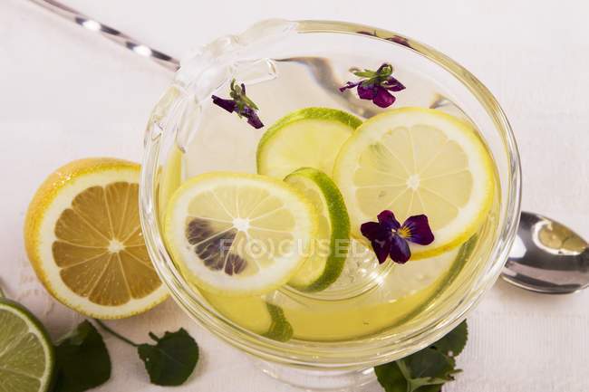 Lemon jelly with violets — Stock Photo