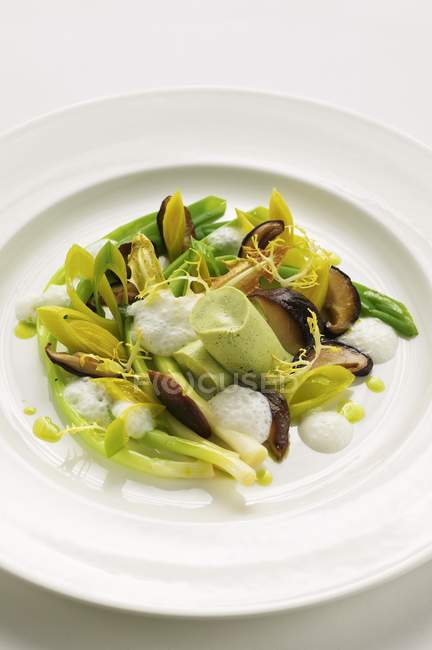 Leek with shiitake mushrooms and buttermilk foam  on white plate — Stock Photo