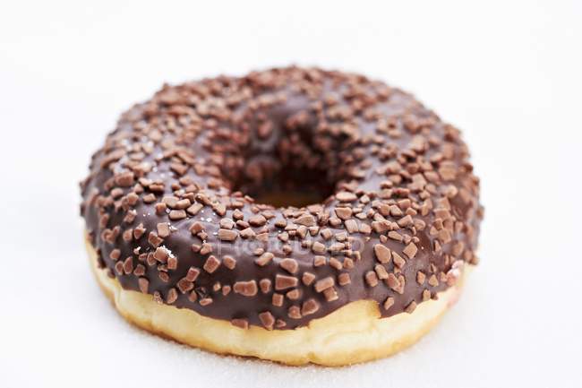 Donut mit Schokoglasur — Stockfoto