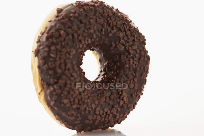 Пончик з шоколадною глазур'ю — стокове фото
