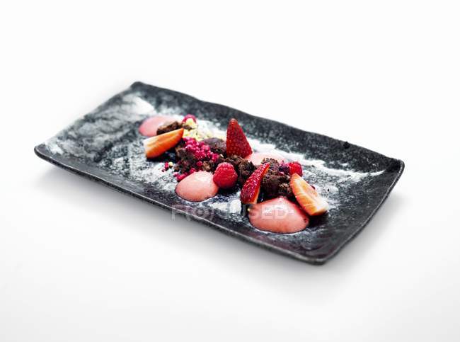 Chocolate desert with fresh berries — Stock Photo