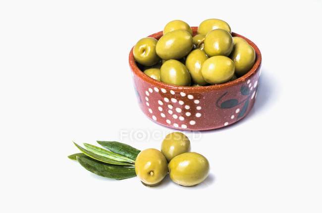Bowl of green olives — Stock Photo