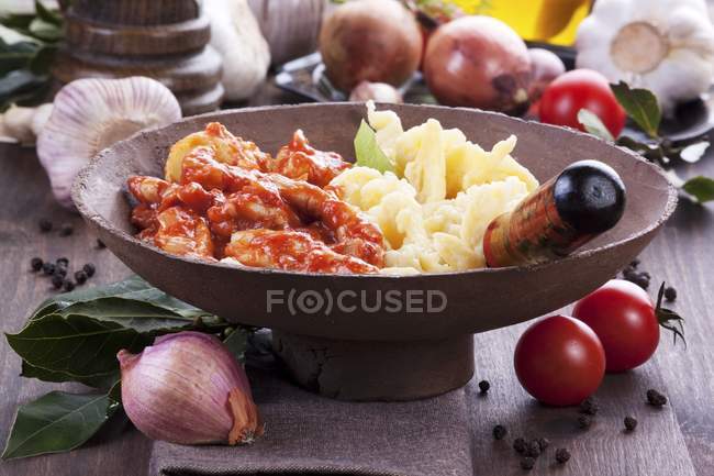 Chicken fricassee with pasta — Stock Photo