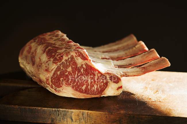 Rack cru de costelas de carne — Fotografia de Stock