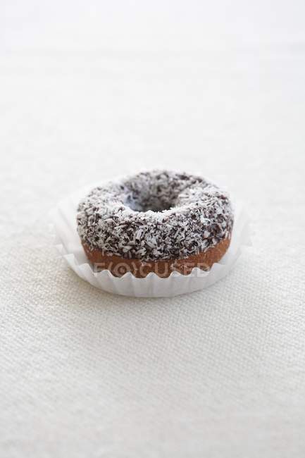 Пончик з шоколадної глазурі — стокове фото