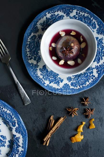 Closeup view of poached fig in red wine with spices — Stock Photo
