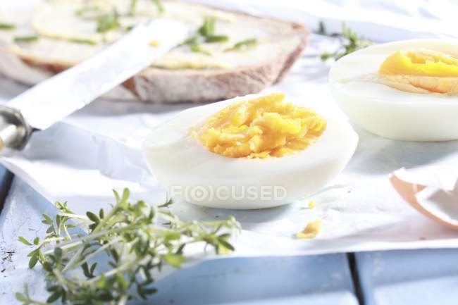 Boiled egg with chive bread — Stock Photo