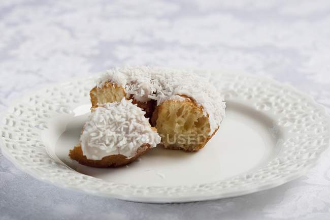 Donut de coco parcialmente comido — Fotografia de Stock