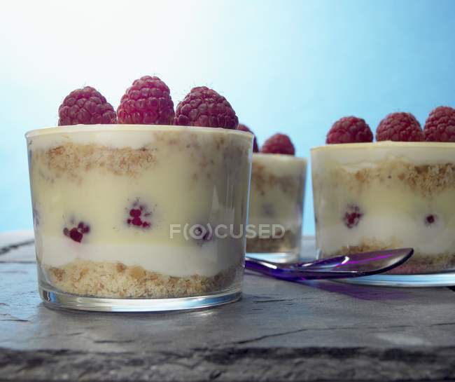 Closeup view of trifles with raspberries in glasses — Stock Photo