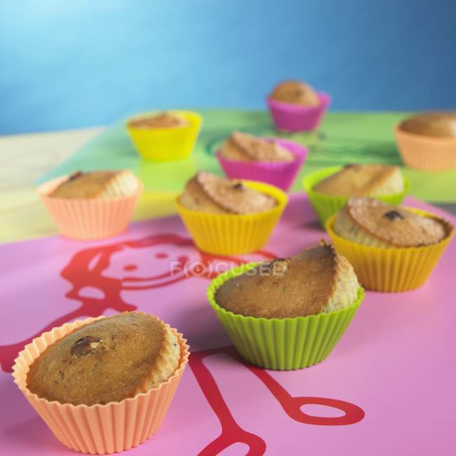 Nut tartlets in colourful paper cases — Stock Photo