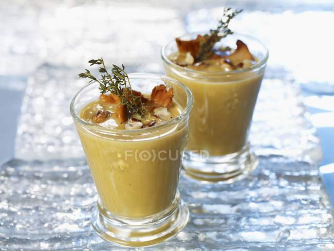Crème de soupe de citrouille aux noix — Photo de stock