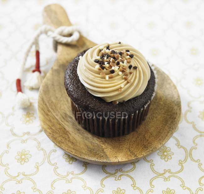 Caramel Chocolate Cupcake — Stock Photo