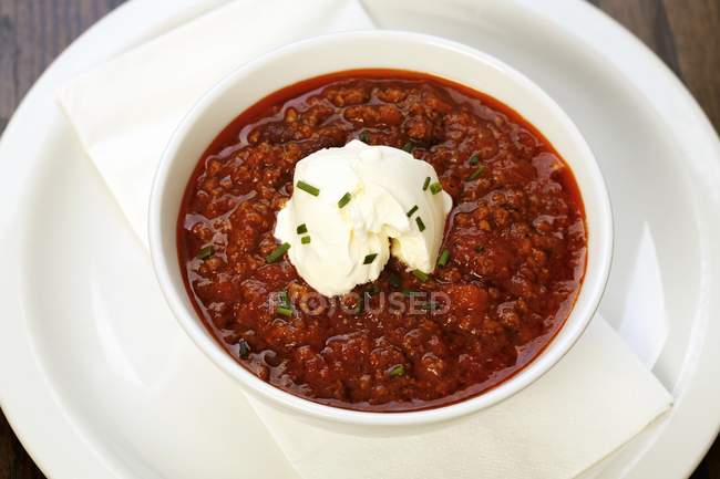 Chilli soup with sour cream — Stock Photo