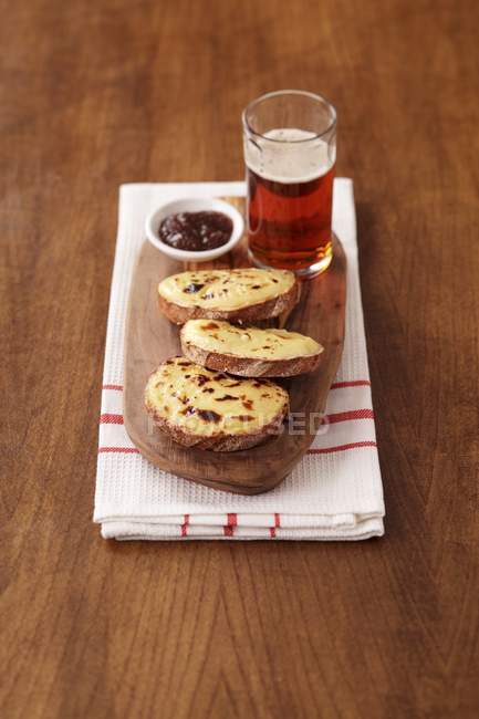 Cheese on toast with beer — Stock Photo