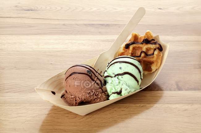 Chocolate and pistachio ice cream — Stock Photo