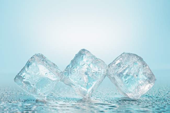 Tre cubetti di ghiaccio — Foto stock