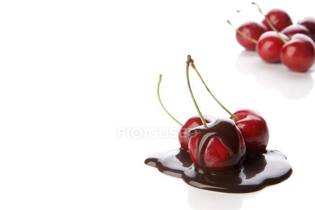 Sweet cherries with chocolate — Stock Photo
