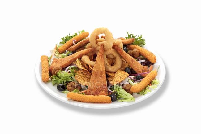 Platter of crispy fried onion rings — Stock Photo