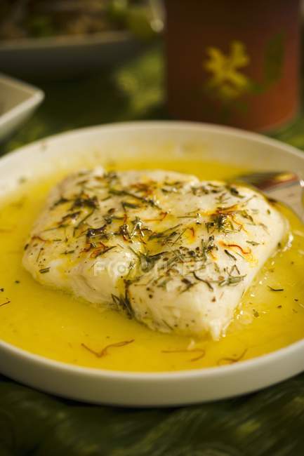 Смажена риба білий під соусом шафран — стокове фото