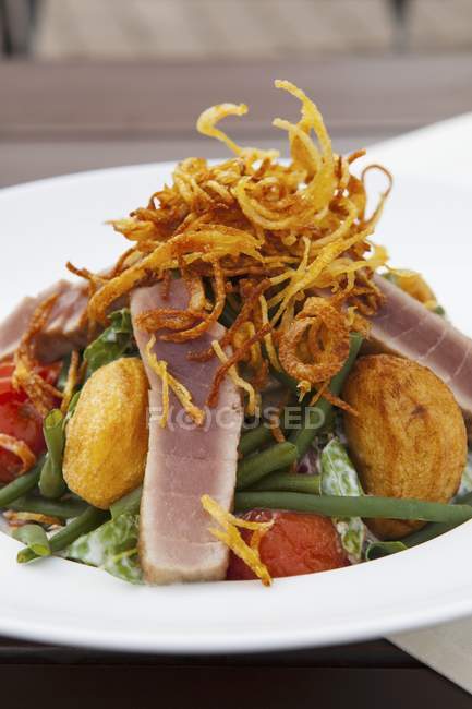 Roast potatoes and fried tuna — Stock Photo
