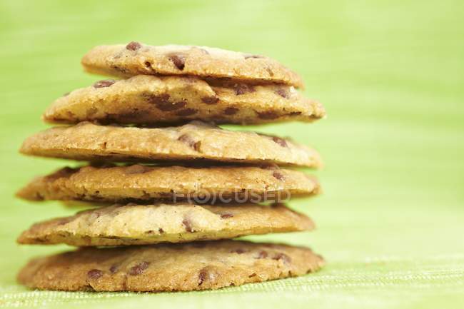 Biscuits maison aux pépites de chocolat — Photo de stock