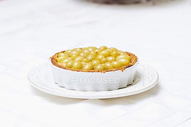 Grape tart on white dish — Stock Photo