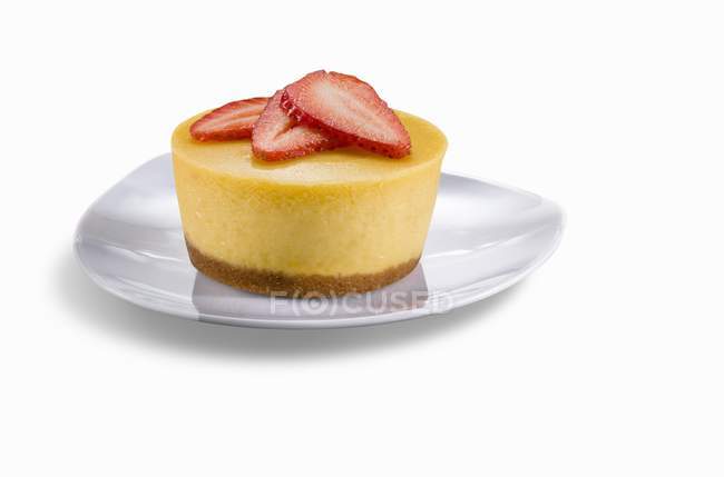 Mini gâteau au fromage à la mangue — Photo de stock