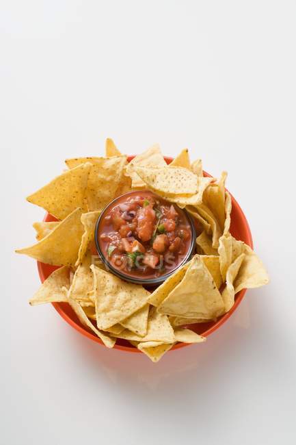 Saporita salsa fresca con nachos — Foto stock