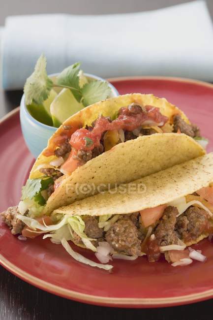 Hackfleisch-Tacos in Schüssel — Stockfoto