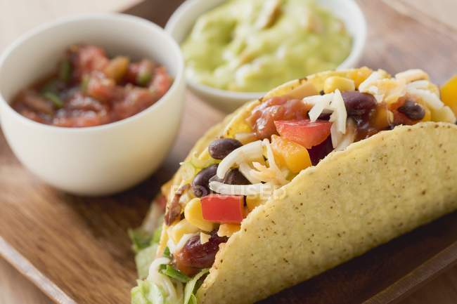 Tacos vegetais na bandeja — Fotografia de Stock