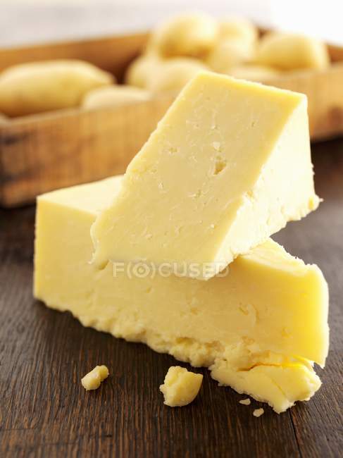 Pezzi di formaggio Cheddar — Foto stock